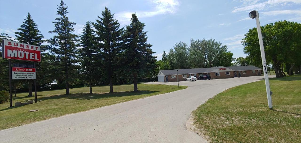 Sunset Motel Portage la Prairie Bagian luar foto