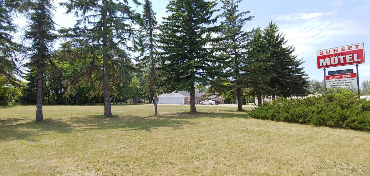Sunset Motel Portage la Prairie Bagian luar foto